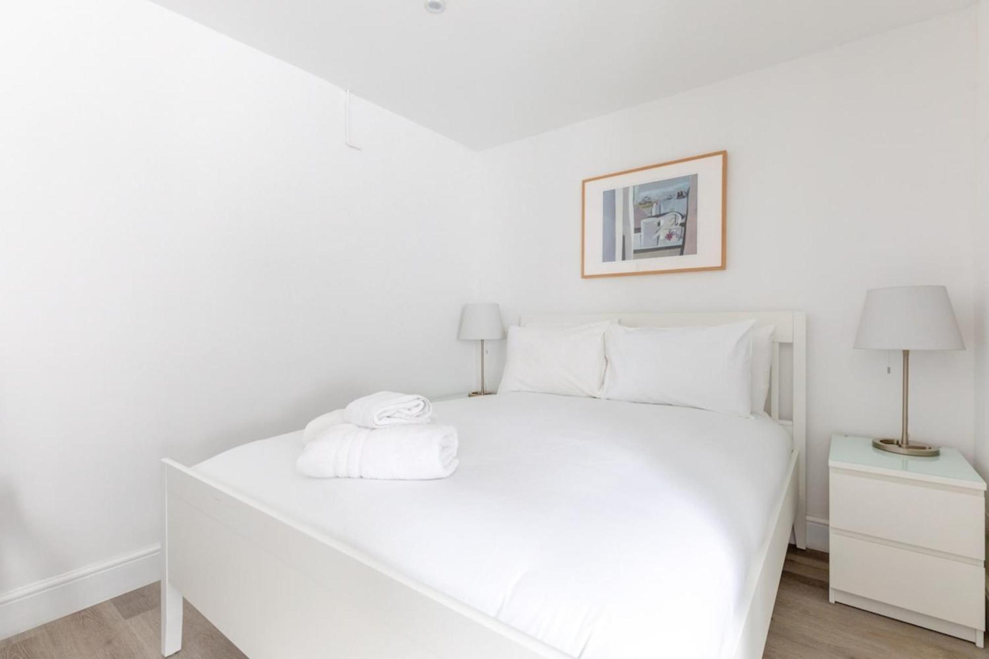 Sleek & Well-connected Flat Archway! Londra